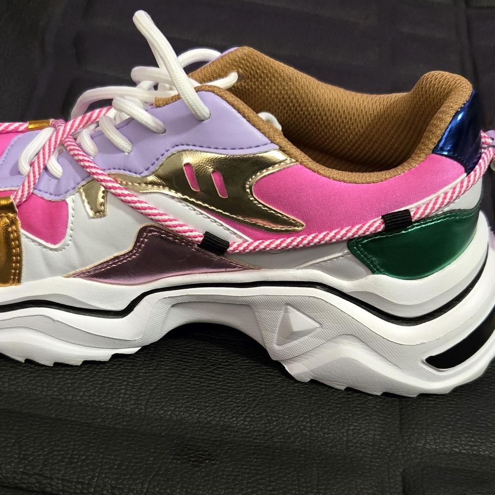 Lucky Step Colorful Lace-Up Sneakers with Multi-Tone Design - Picture 4 of 8
